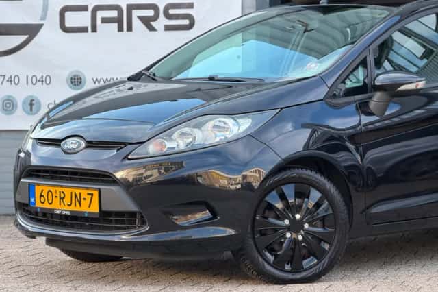 Ford Fiesta (2011) thumbnail 5
