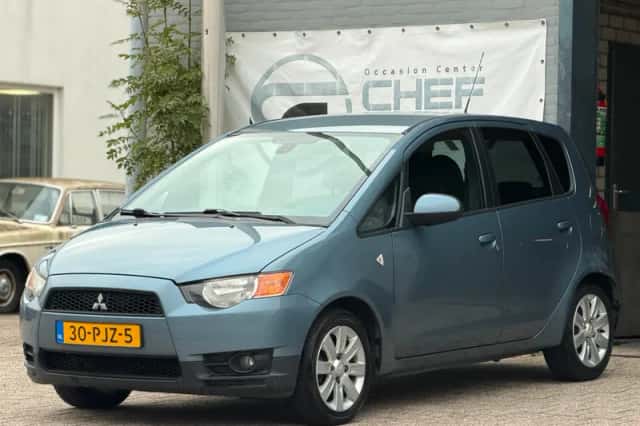 Mitsubishi Colt (2011) thumbnail 6