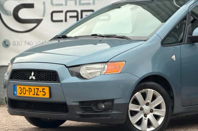 Mitsubishi Colt (2011) thumbnail 5