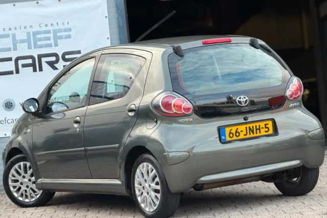 Toyota Aygo (2009) thumbnail 4