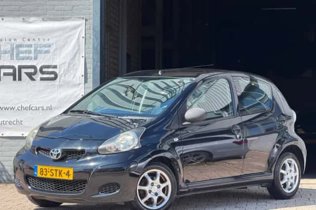Toyota Aygo (2011) thumbnail 1