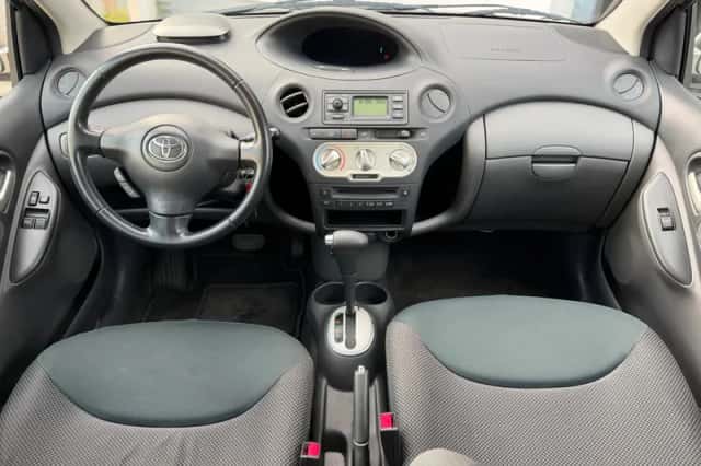 Toyota Yaris (2004) thumbnail 2