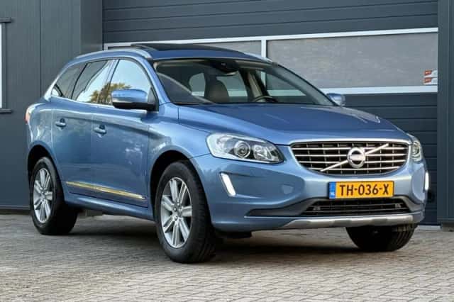 Volvo XC60 (2017) thumbnail 3