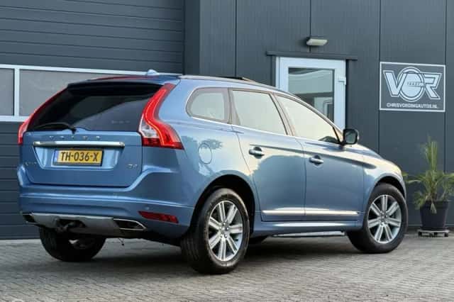 Volvo XC60 (2017) thumbnail 5