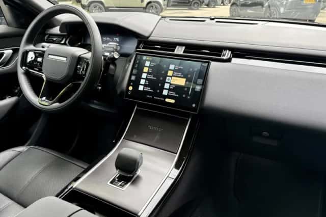 Land Rover Range Rover Velar (2026) thumbnail 4