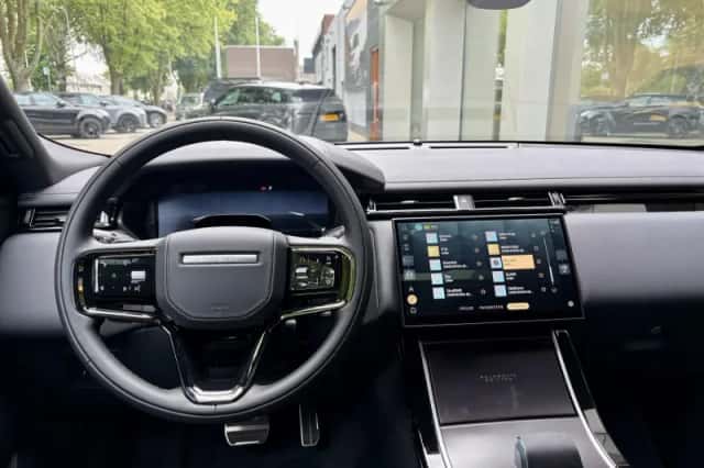 Land Rover Range Rover Velar (2026) thumbnail 5