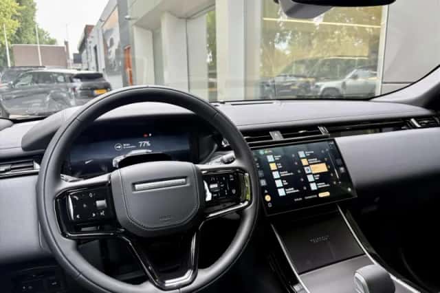 Land Rover Range Rover Velar (2026) thumbnail 6