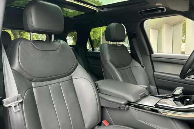 Land Rover Range Rover Sport (2025) thumbnail 4