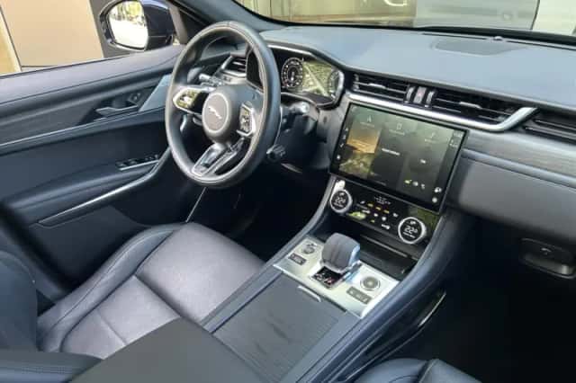 Jaguar F-Pace (2022) thumbnail 5