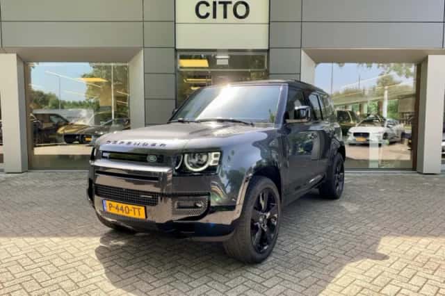 Land Rover Defender (2022) thumbnail 1