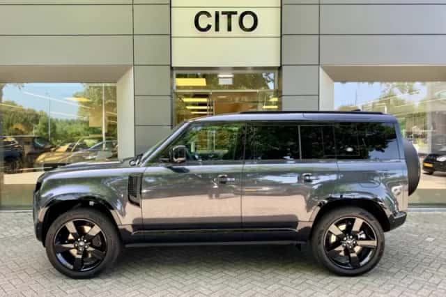 Land Rover Defender (2022) thumbnail 2