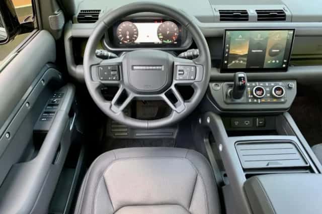 Land Rover Defender (2022) thumbnail 6