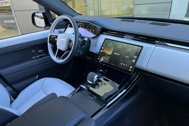 Land Rover Range Rover Sport (2026) thumbnail 4
