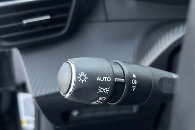 Peugeot e-2008 (2024) thumbnail 23