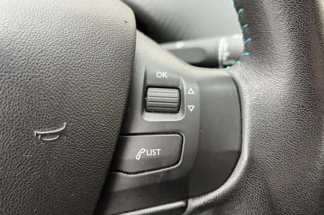 Peugeot 2008 (2016) thumbnail 20