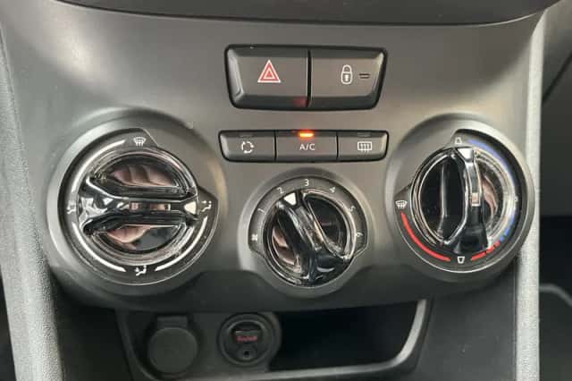 Peugeot 2008 (2016) thumbnail 17