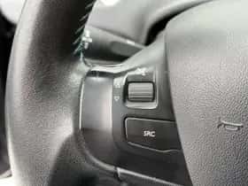 Peugeot 2008 (2016) thumbnail 21