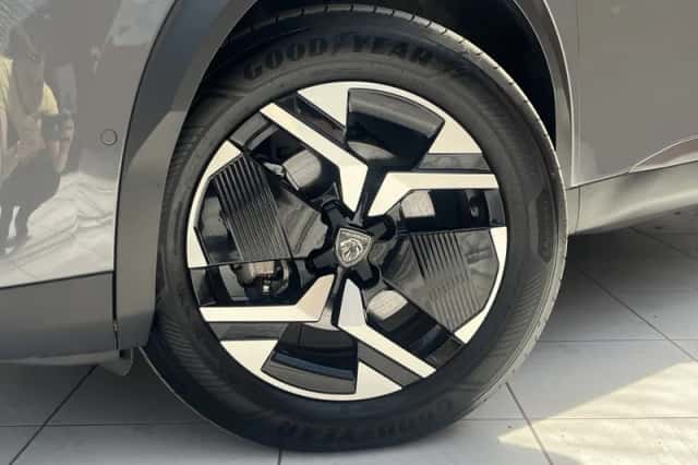 Peugeot e-2008 (2025) thumbnail 4