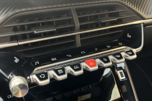 Peugeot 208 (2021) thumbnail 17