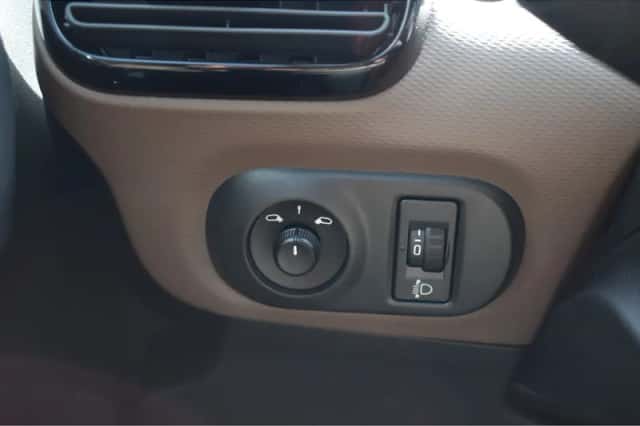 Citroën C4 Cactus (2016) thumbnail 23