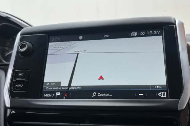 Peugeot 208 (2017) thumbnail 12