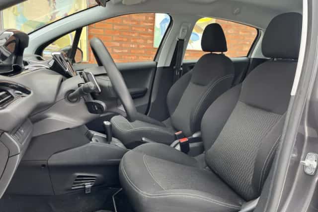 Peugeot 208 (2017) thumbnail 8