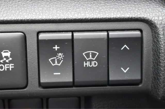 Mitsubishi Eclipse Cross (2018) thumbnail 24