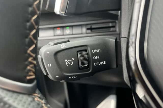 Peugeot 3008 (2024) thumbnail 25