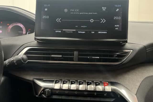 Peugeot 3008 (2024) thumbnail 10