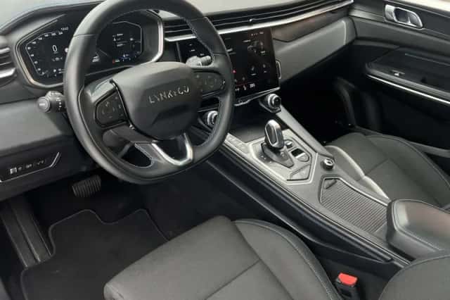 Lynk & Co 01 (2022) thumbnail 3