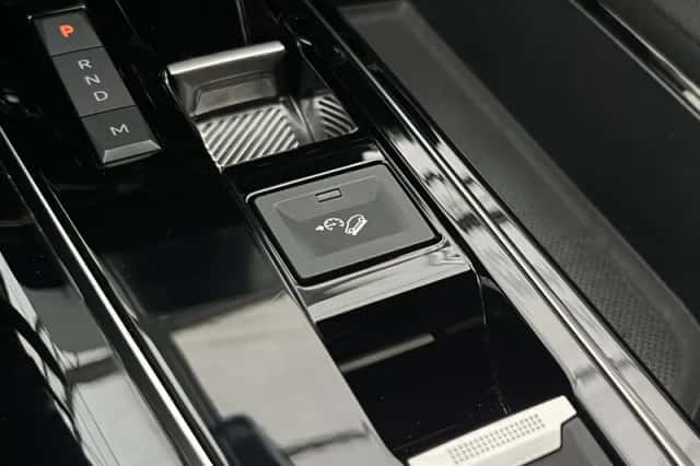 Peugeot 3008 (2023) thumbnail 19
