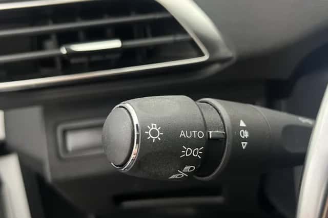 Peugeot 3008 (2023) thumbnail 24