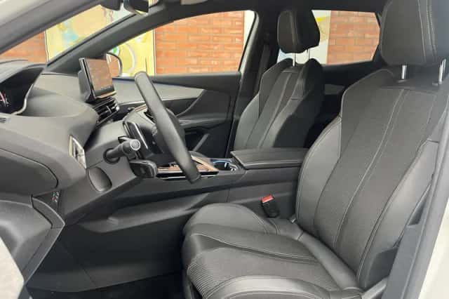 Peugeot 3008 (2023) thumbnail 7