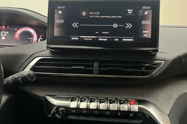 Peugeot 3008 (2023) thumbnail 10