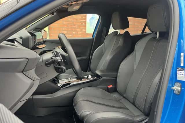 Peugeot 2008 (2024) thumbnail 8