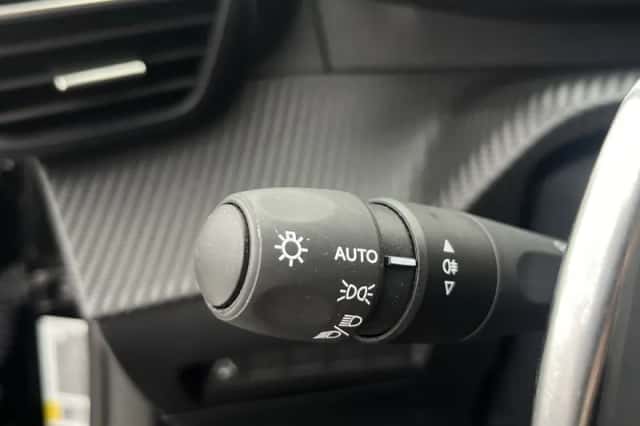 Peugeot 2008 (2025) thumbnail 25