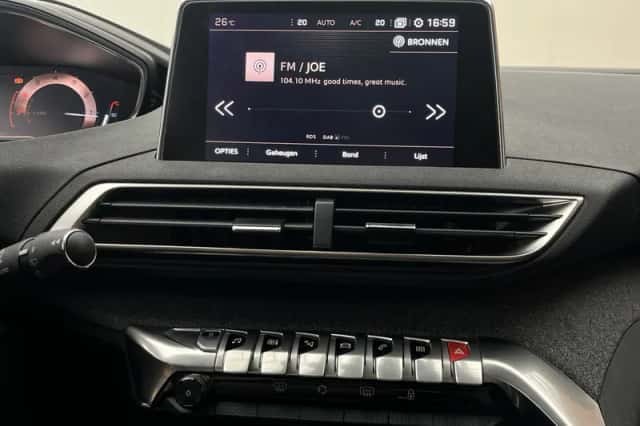 Peugeot 5008 (2018) thumbnail 14