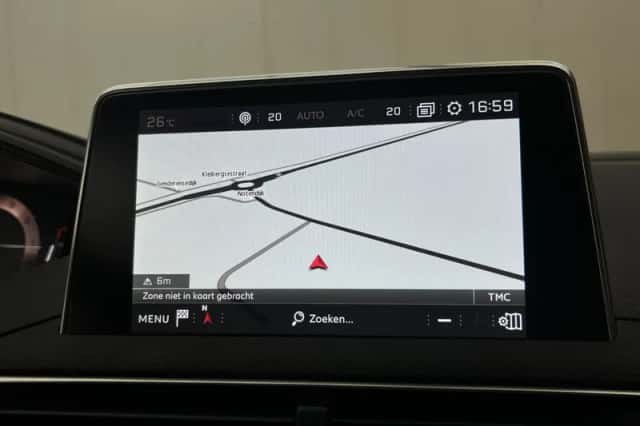 Peugeot 5008 (2018) thumbnail 16