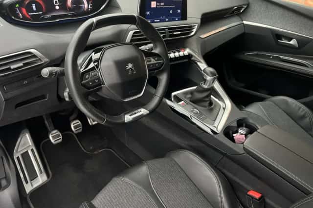 Peugeot 5008 (2018) thumbnail 3