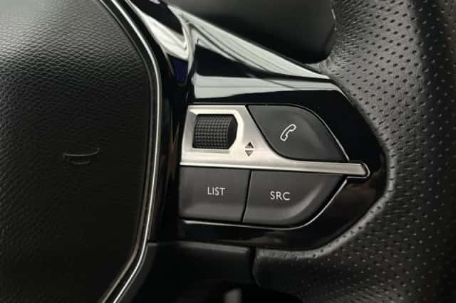Peugeot 5008 (2018) thumbnail 23