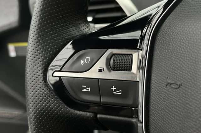 Peugeot 5008 (2018) thumbnail 24