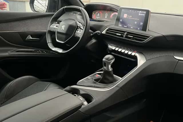 Peugeot 5008 (2018) thumbnail 31