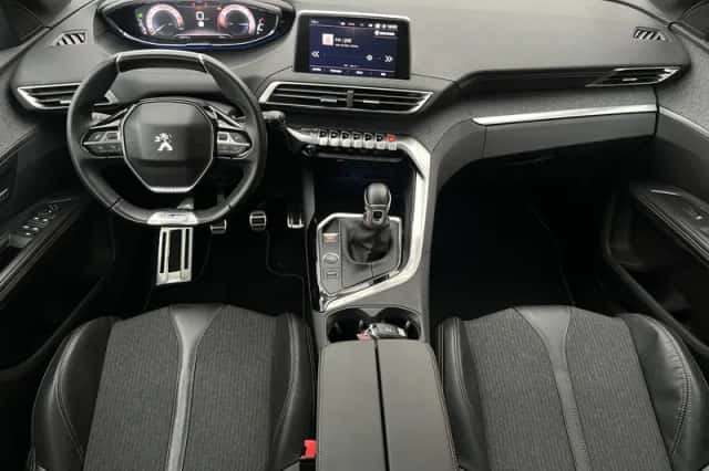 Peugeot 5008 (2018) thumbnail 8
