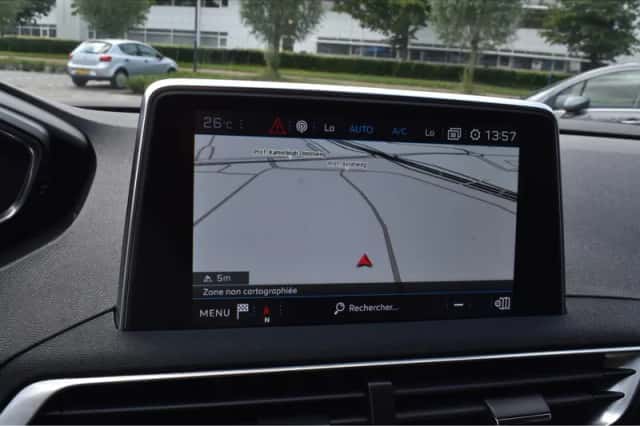 Peugeot 3008 (2019) thumbnail 6