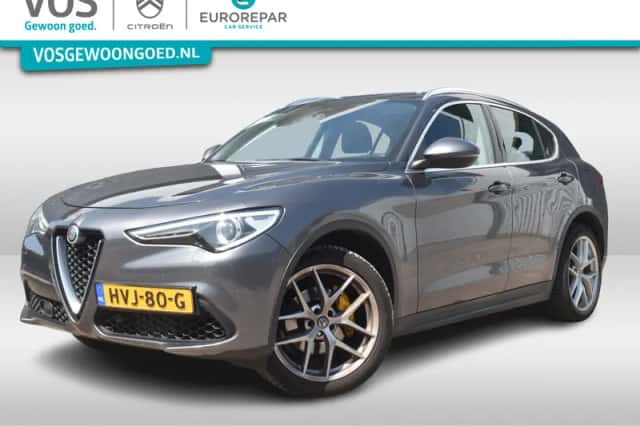 Alfa Romeo Stelvio (2018) thumbnail 1