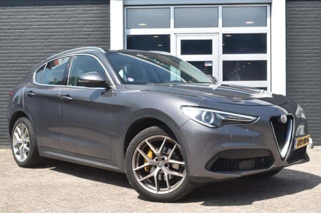 Alfa Romeo Stelvio (2018) thumbnail 5