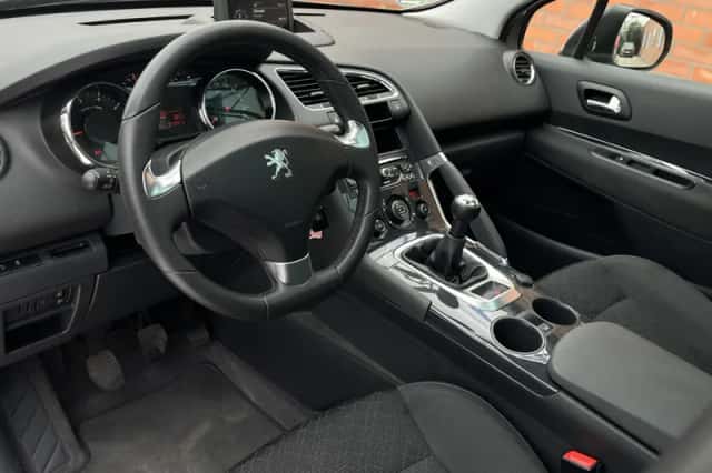 Peugeot 3008 (2014) thumbnail 3