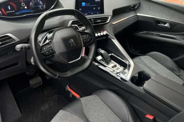Peugeot 3008 (2019) thumbnail 3