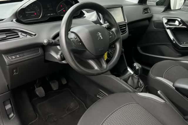 Peugeot 208 (2016) thumbnail 3