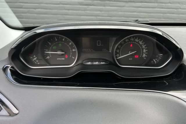 Peugeot 208 (2016) thumbnail 6